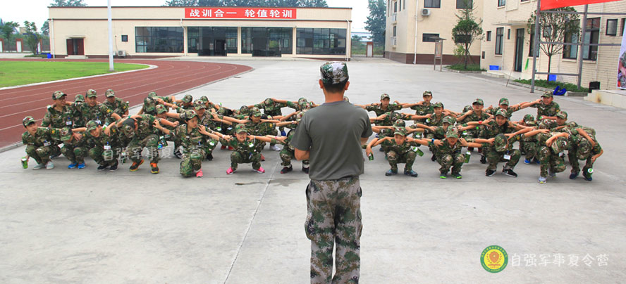 鸭子步可真是考验大家体力的一项运动!孩子们还没走几步就大汗淋漓.